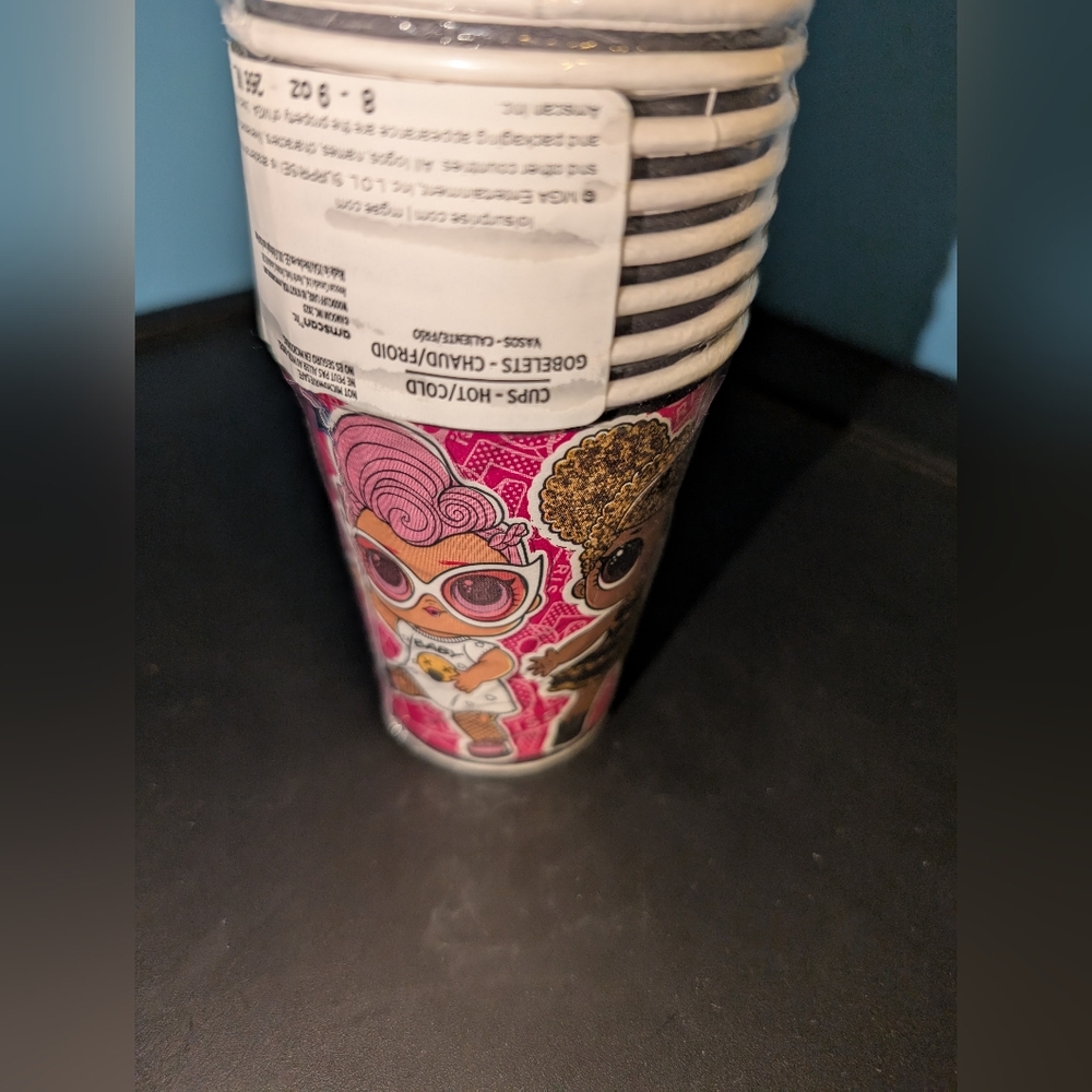 NWOT LOL Surprise! hot/cold 8- 9oz paper cups